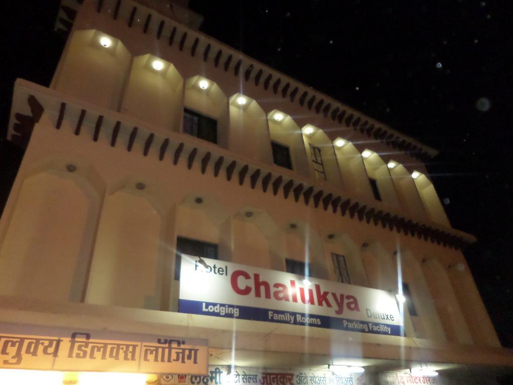 Chalukya Deluxe Hotel Kolhapur Exterior foto
