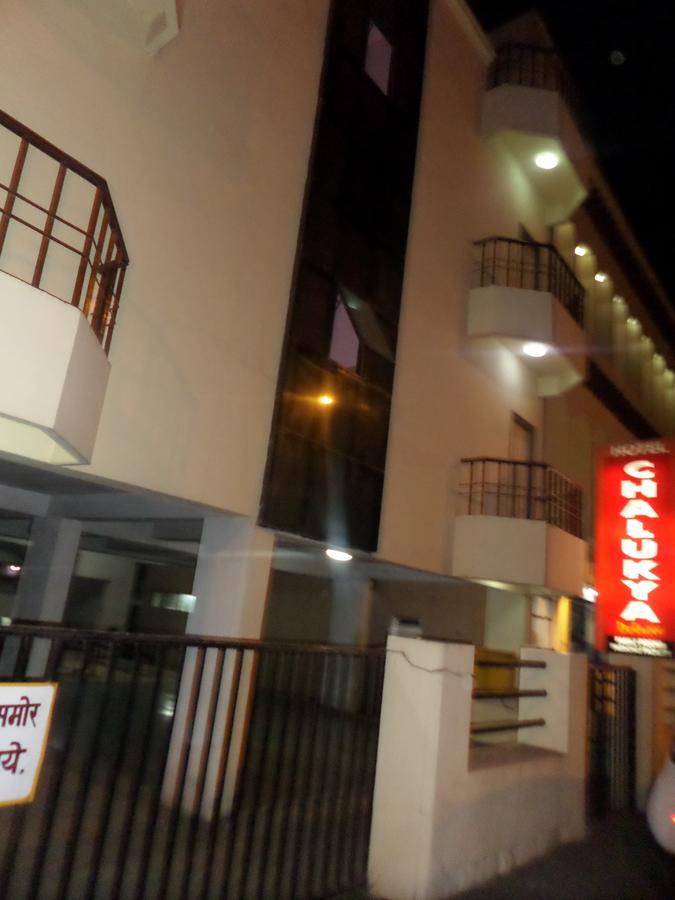 Chalukya Deluxe Hotel Kolhapur Exterior foto